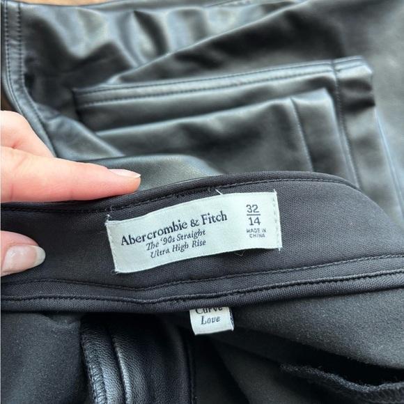 NWT Abercrombie & Fitch CURVE LOVE 90’s Straight Ultra High Rise Faux Leather 12 - Picture 7 of 8